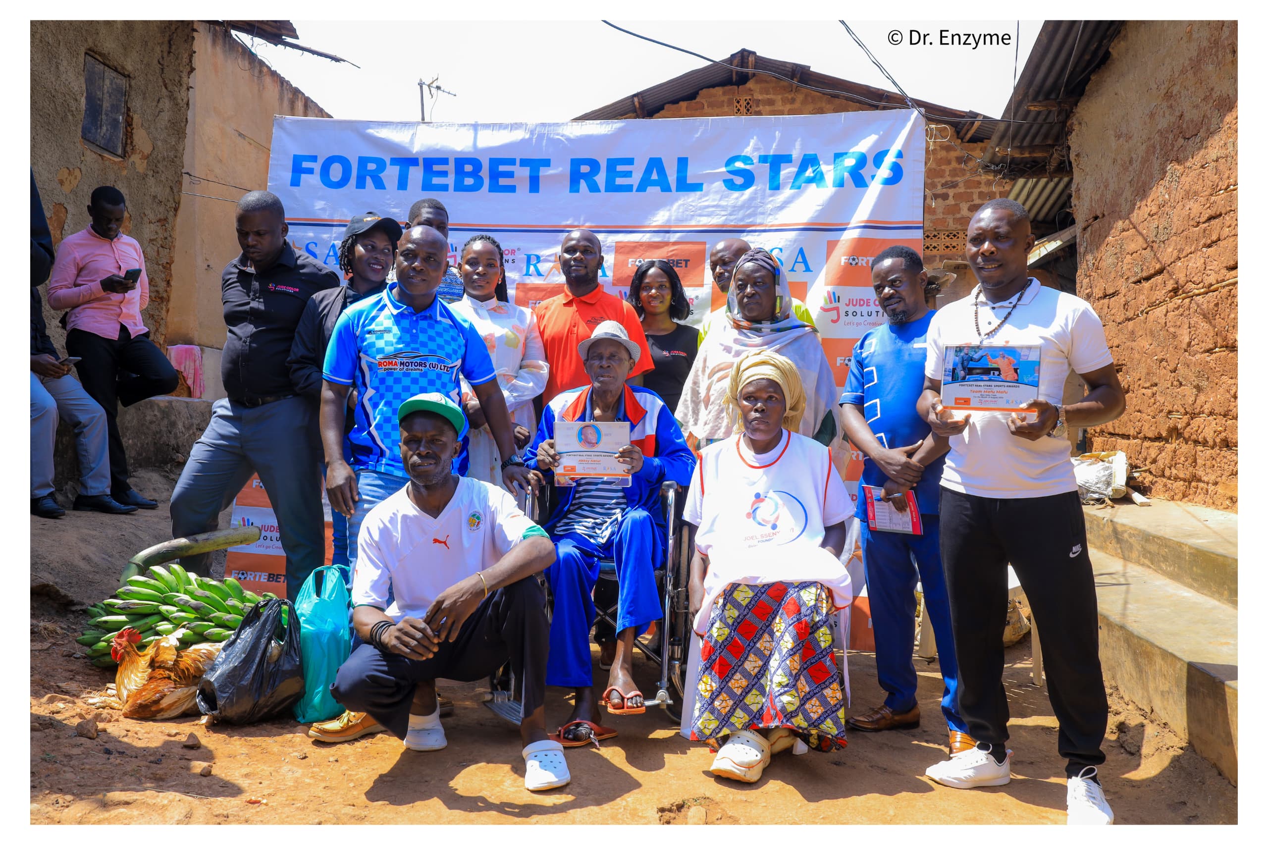 Fortebet Real Stars presents a Lifetime Achievement Award to 1978 AFCON star.